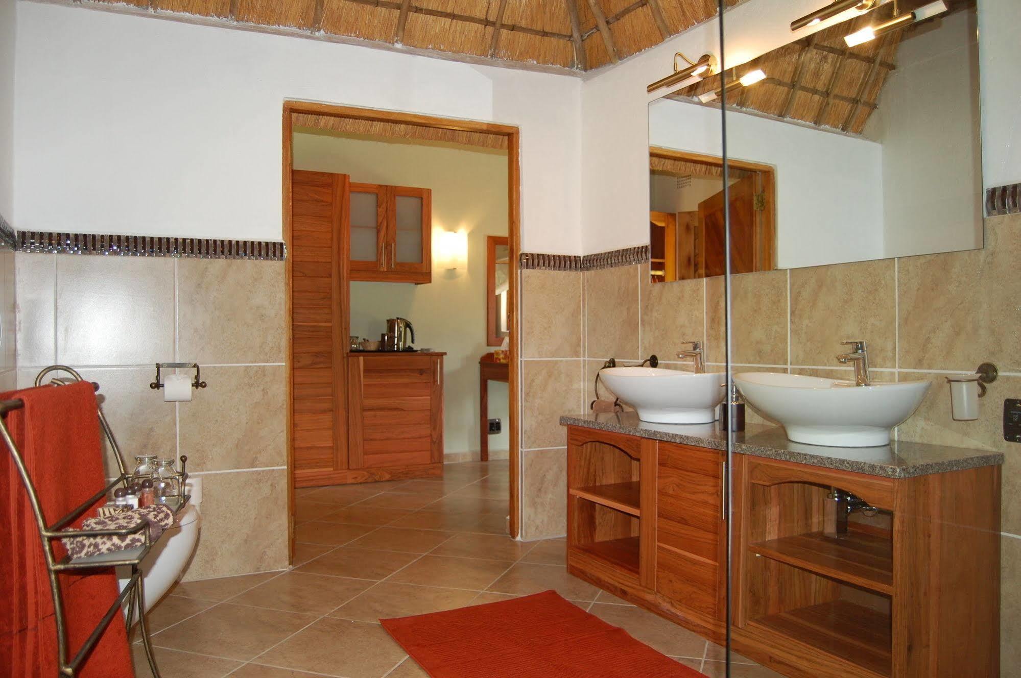 Kubu Safari Lodge Ходспруит Екстериор снимка