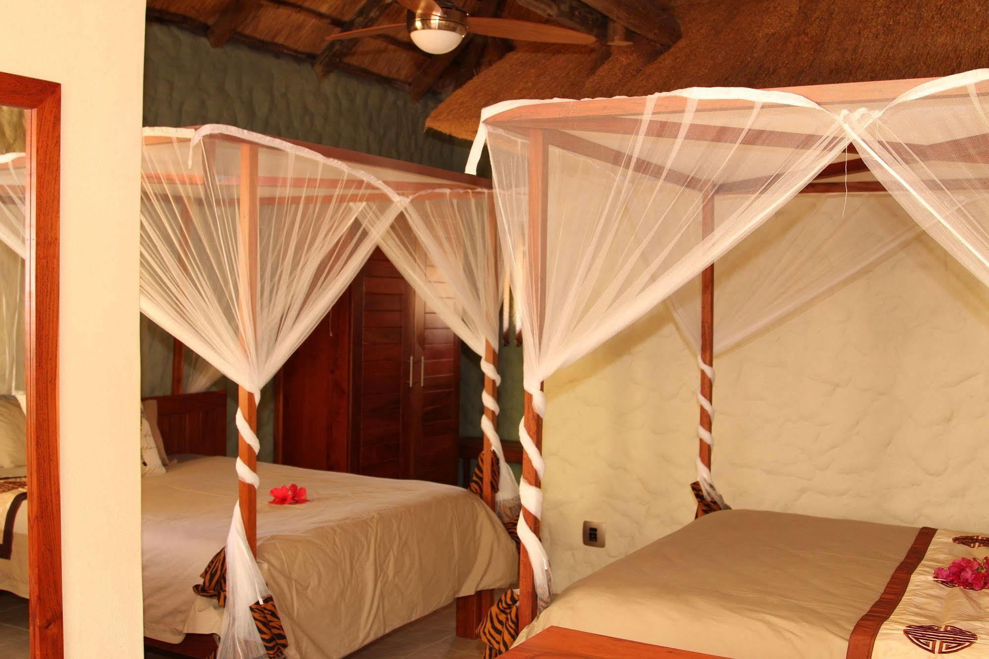 Kubu Safari Lodge Ходспруит Екстериор снимка